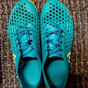 Vivo Barefoot water shoes 11/43